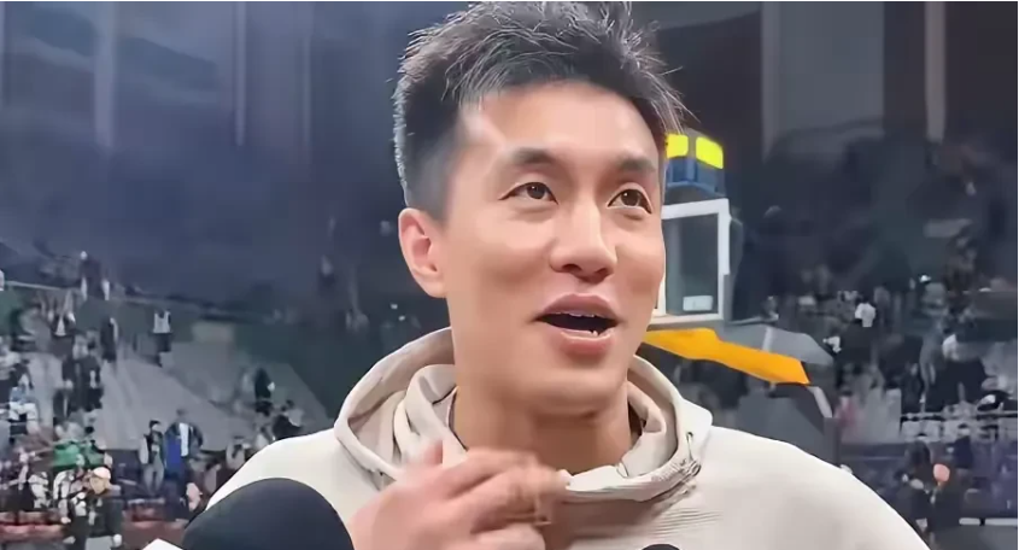 球队报捷，夺得赛季冠军，教练接受采访