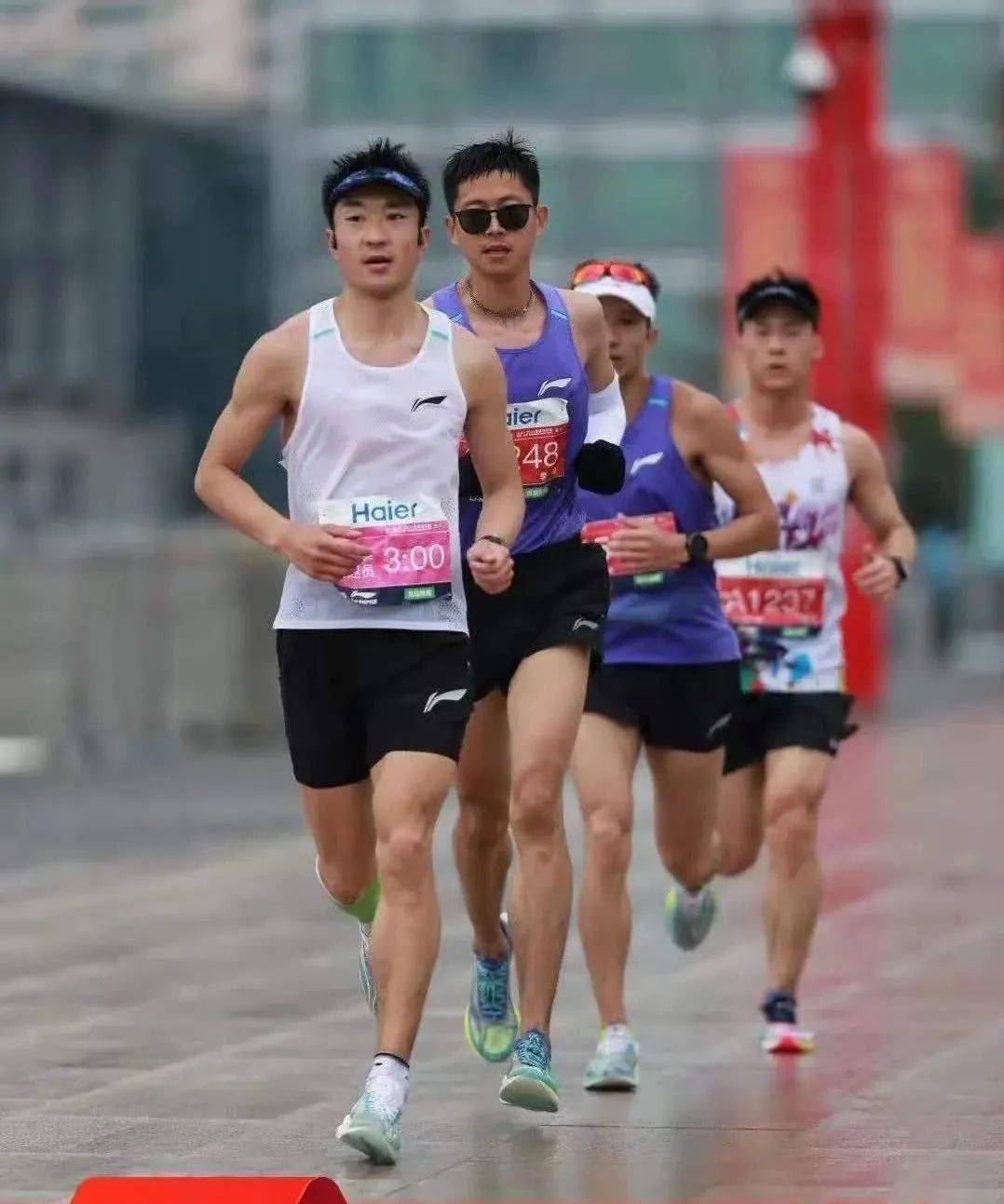 包含恒大迎来一场戏剧性的马拉松对决的词条