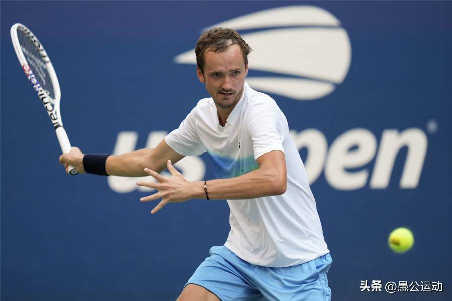 年终总决赛逆转戴维斯杯，梅德韦杰夫高光表现的简单介绍