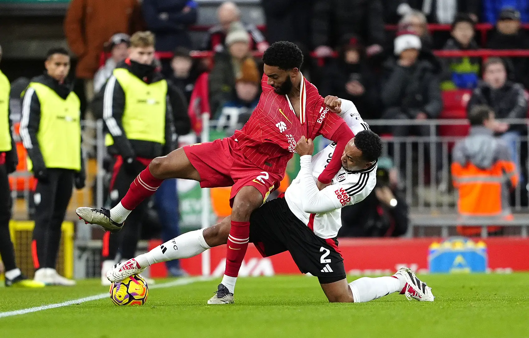 巴黎横扫英格兰,皮克点燃赛场的简单介绍 巴黎横扫英格兰,皮克点燃赛场的简单介绍