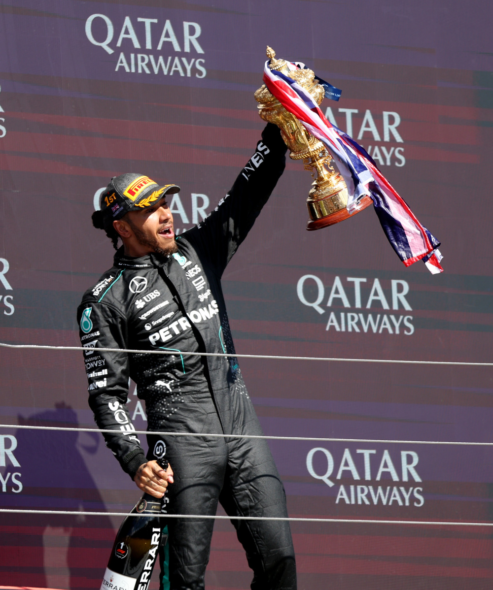 哈斯车队险胜梅赛德斯，汉密尔顿高光表现