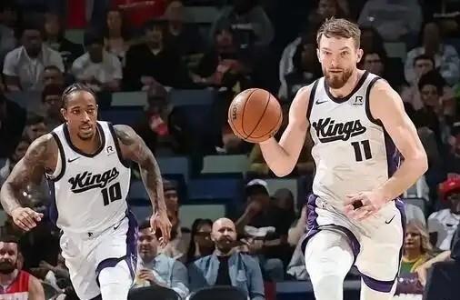 雄鹿碾压尼克斯，德罗赞高光表现